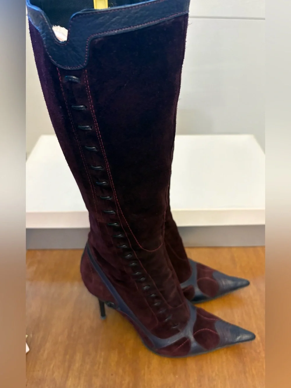 Charles David VINTAGE Women's Burgandy Suede Knee-High Pointed-Toe Boots sz 7.5